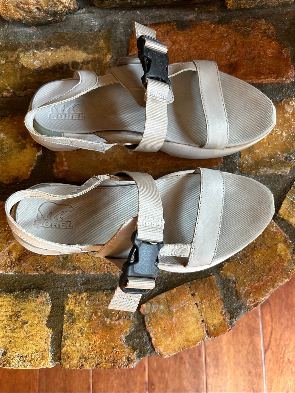 SOREL sandals. - Picture 2 of 5